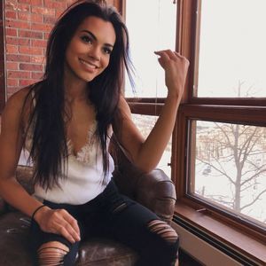 Meet your Posher, Claudia